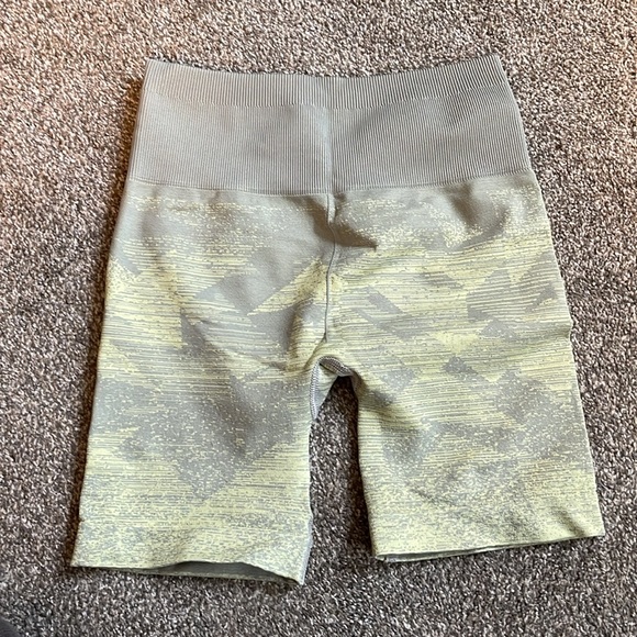Gymshark adapt seamless set. XS top and XS bottom. In great condition. - Picture 5 of 5